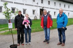 group_11_2020_Lebensbaumueberbringung_Fam.-Helmberger-Bammer